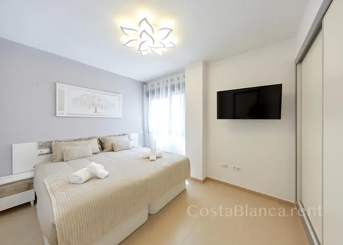 Executive 2 Bedroom Luxury By The Beach With King-size Bed * Benidorm