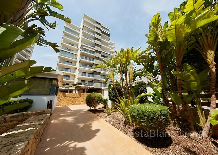 Executive 2 Bedroom Luxury By The Beach With King-size Bed
